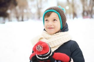Echarpe enfant : sécurité, matières douces et modèles adaptés